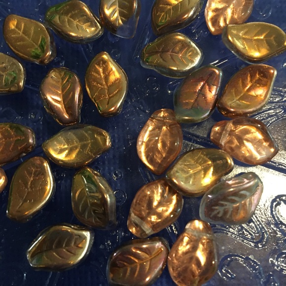 Czech glass leaves - Picture 2 of 5